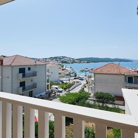 T&T Sea View Apartments Трогир Екстериор снимка