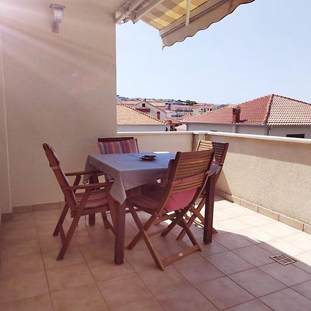 T&T Sea View Apartments Трогир Екстериор снимка