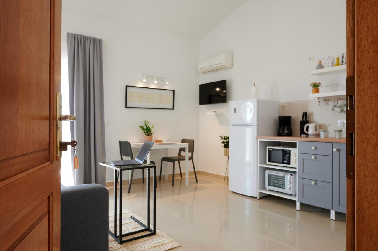 T&T Sea View Apartments Трогир Екстериор снимка