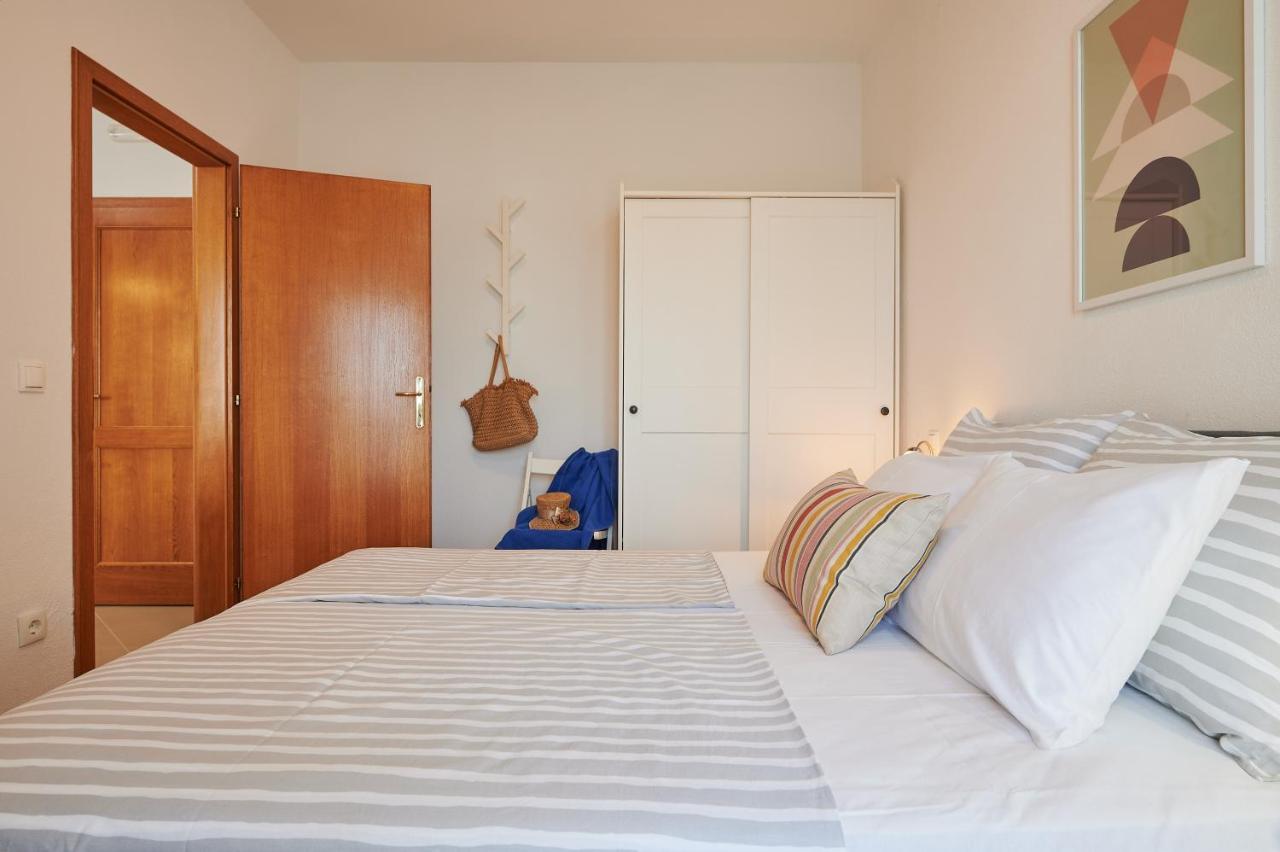 T&T Sea View Apartments Трогир Екстериор снимка