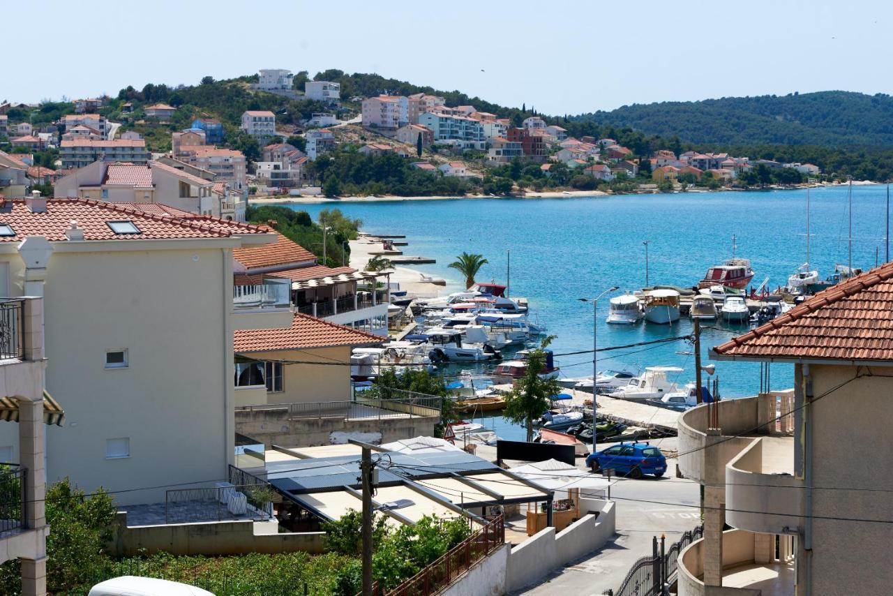 T&T Sea View Apartments Трогир Екстериор снимка