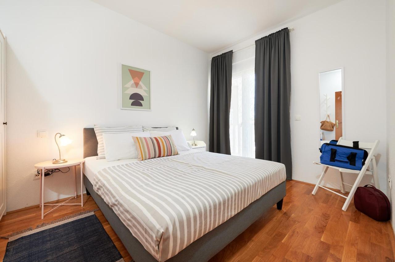 T&T Sea View Apartments Трогир Екстериор снимка
