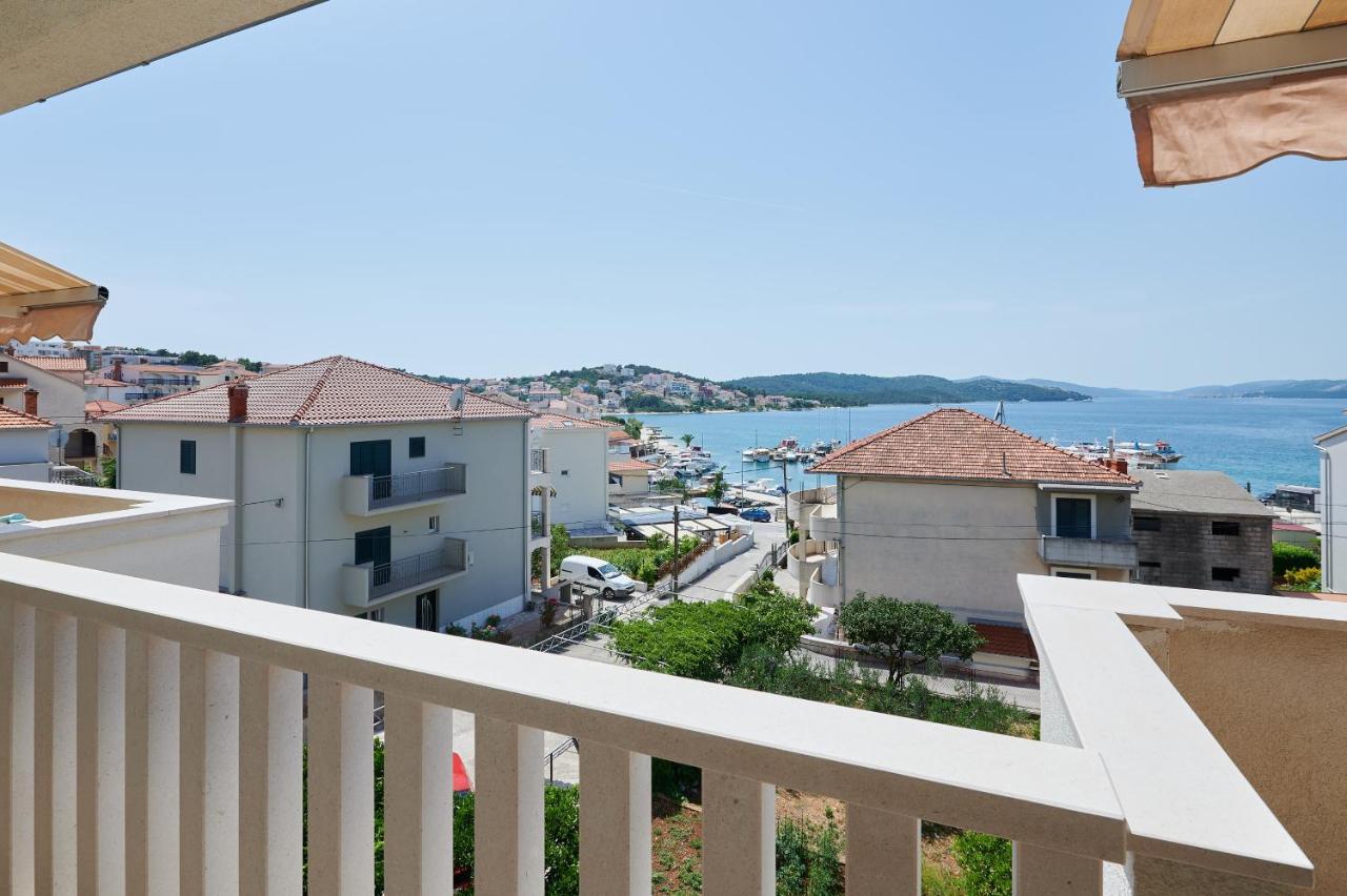 T&T Sea View Apartments Трогир Екстериор снимка