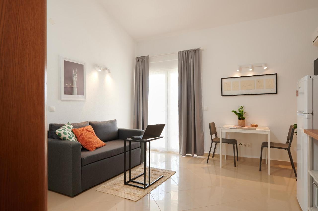 T&T Sea View Apartments Трогир Екстериор снимка