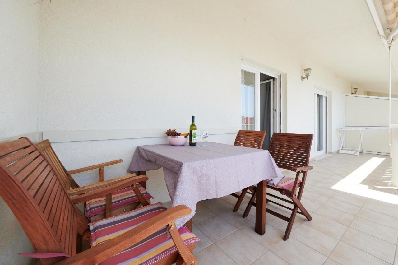 T&T Sea View Apartments Трогир Екстериор снимка