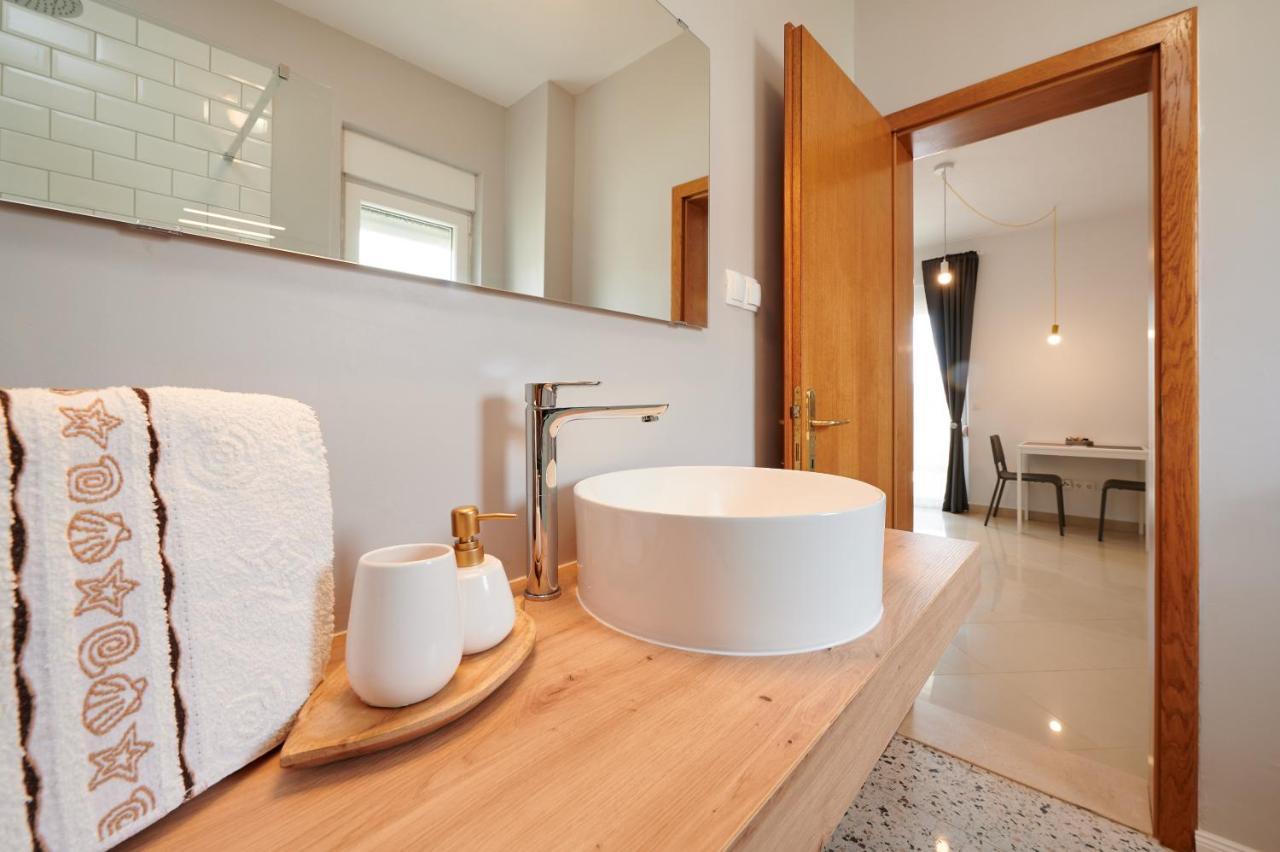 T&T Sea View Apartments Трогир Екстериор снимка