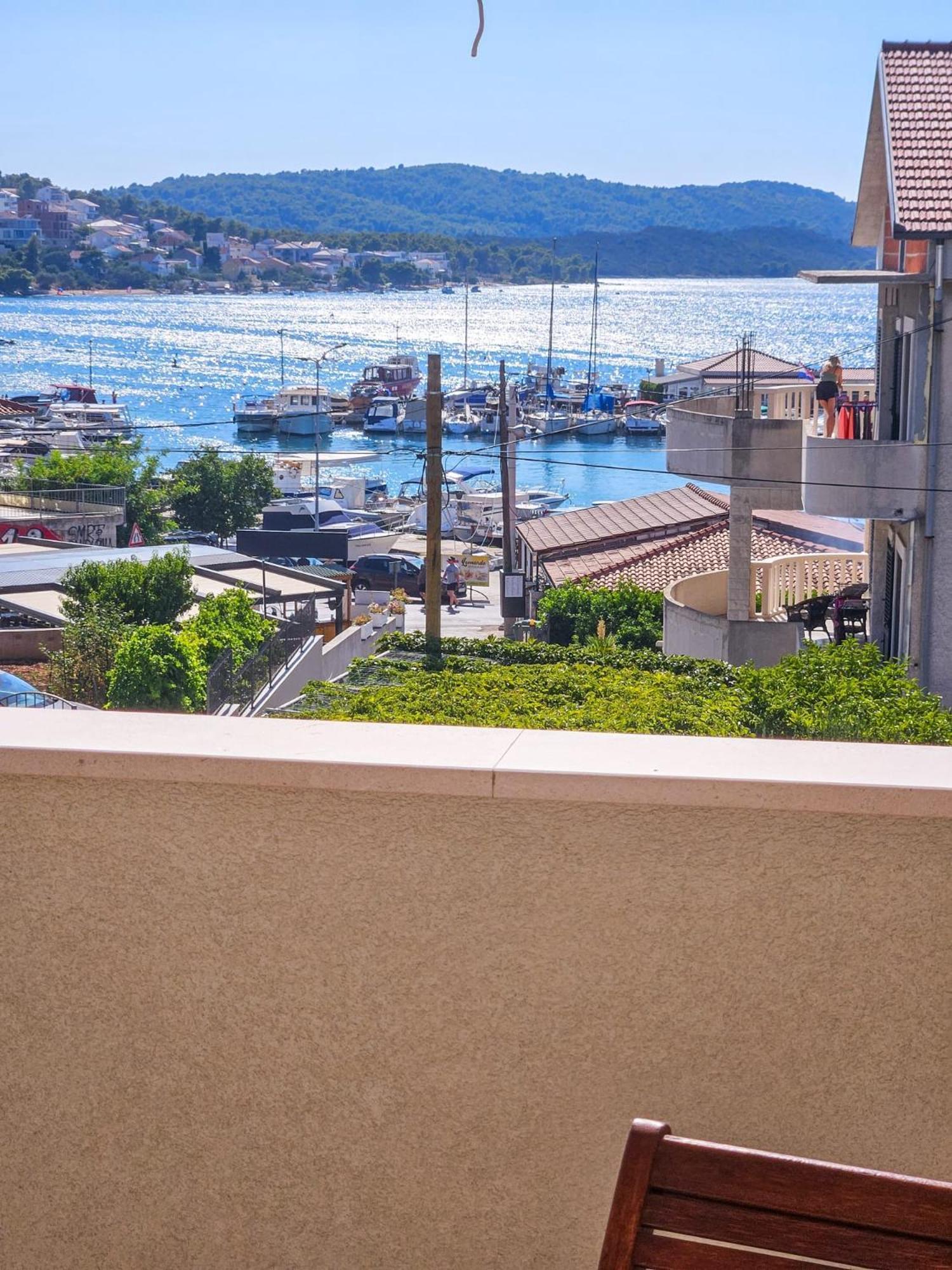 T&T Sea View Apartments Трогир Екстериор снимка