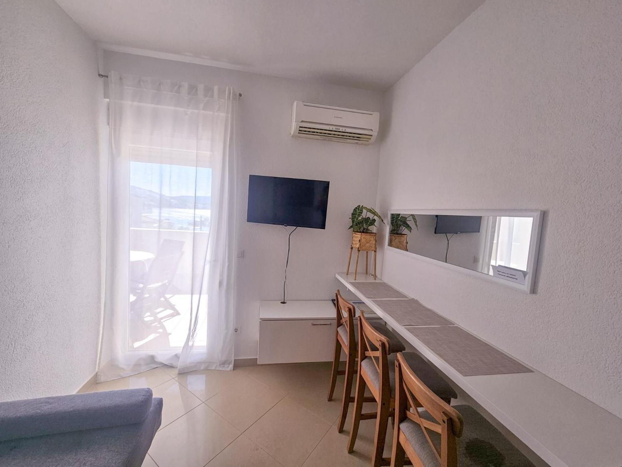 T&T Sea View Apartments Трогир Екстериор снимка