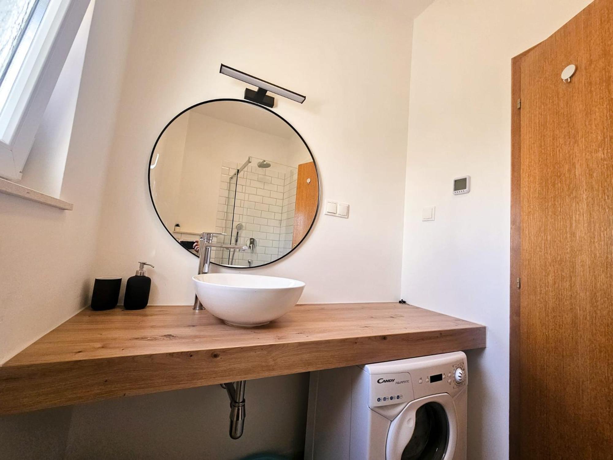 T&T Sea View Apartments Трогир Екстериор снимка