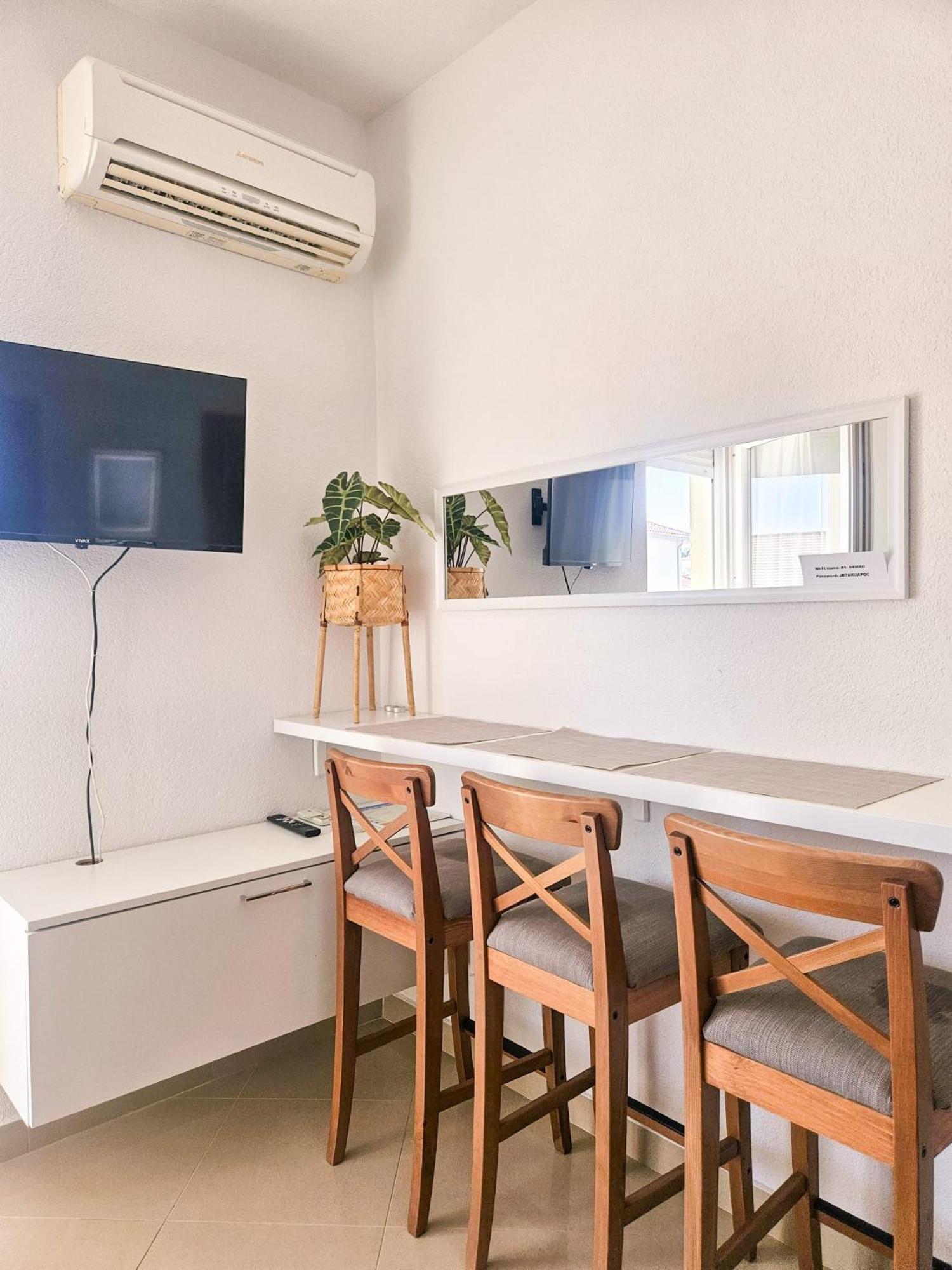 T&T Sea View Apartments Трогир Екстериор снимка