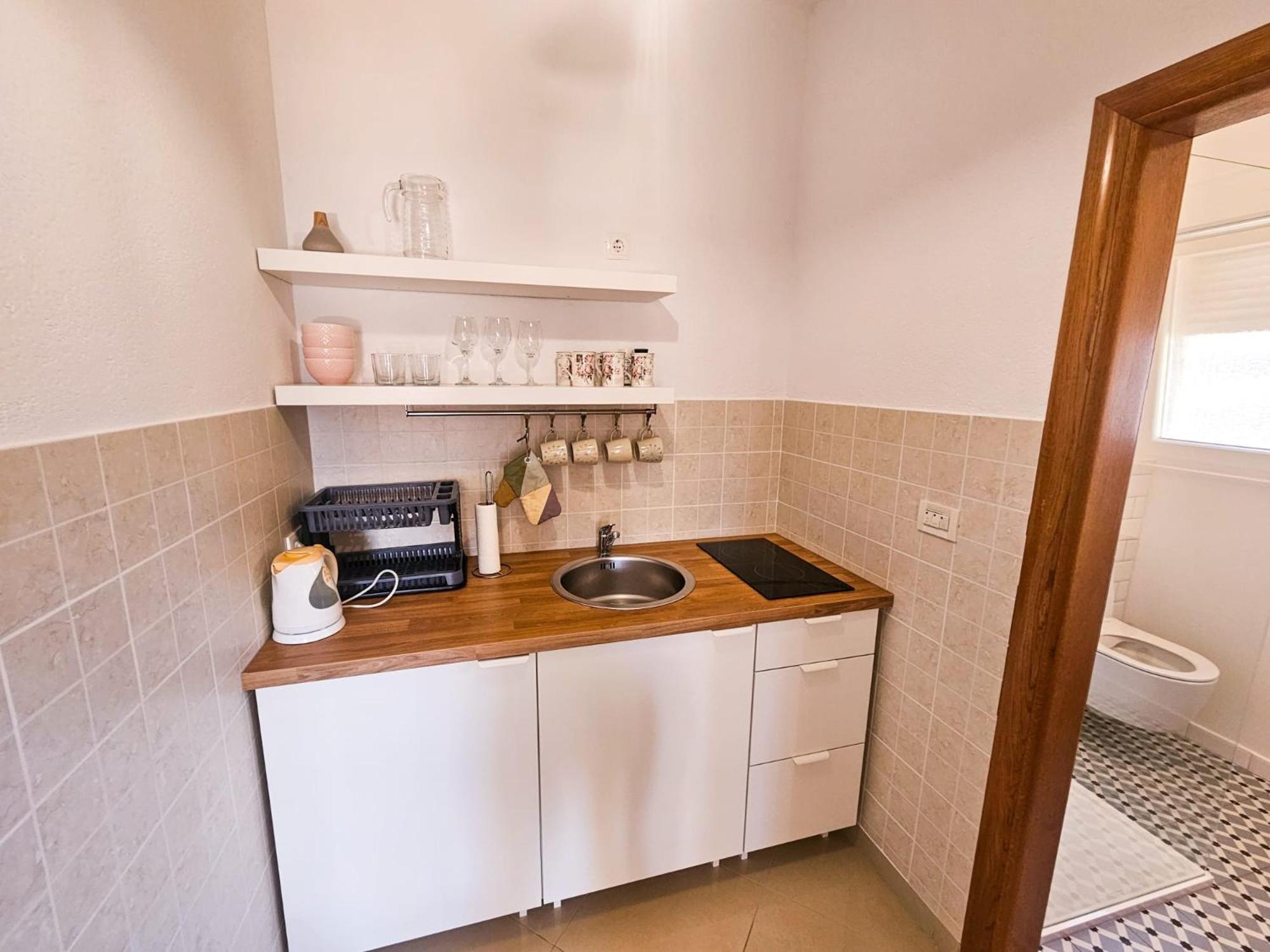 T&T Sea View Apartments Трогир Екстериор снимка