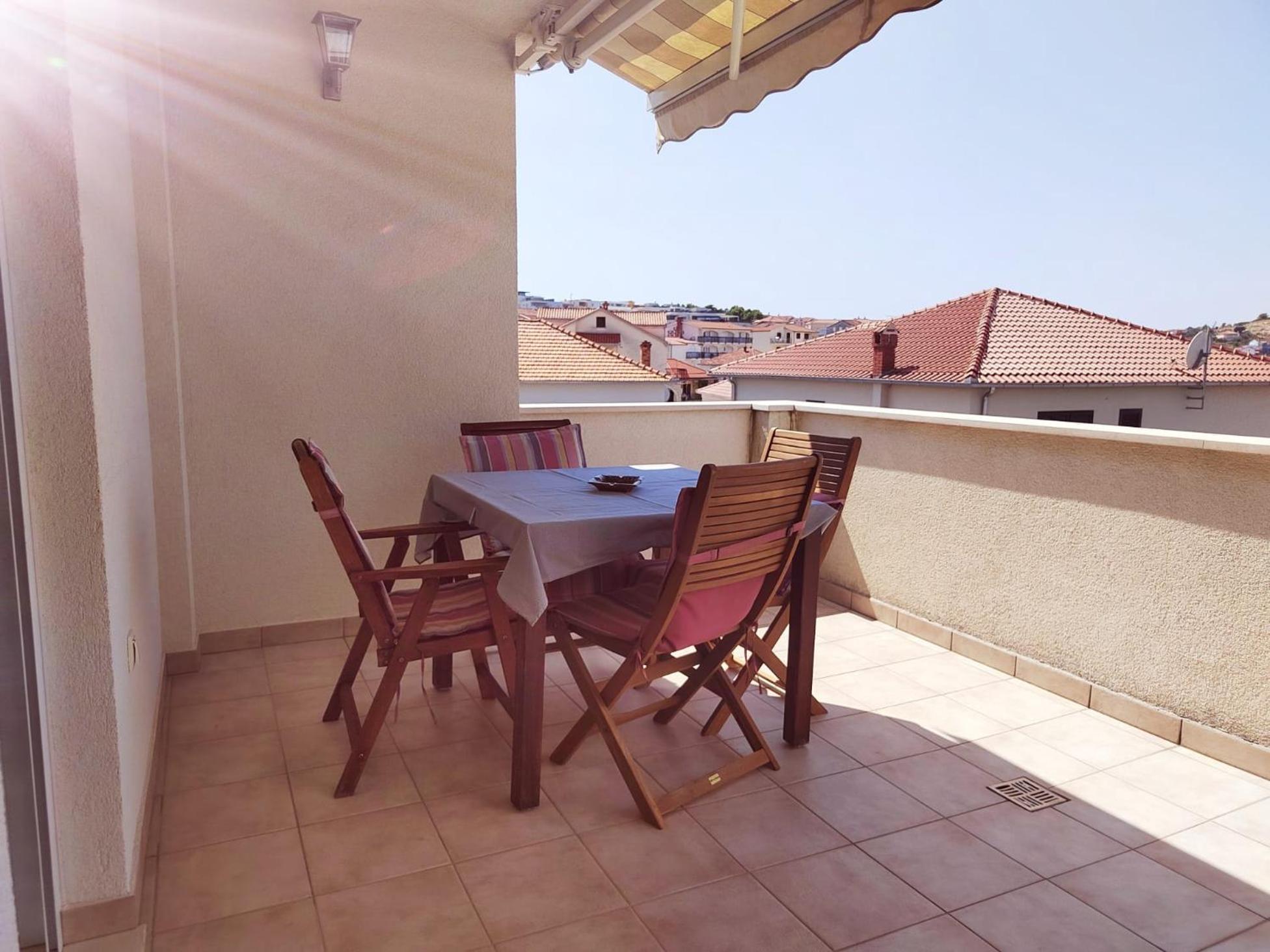 T&T Sea View Apartments Трогир Екстериор снимка
