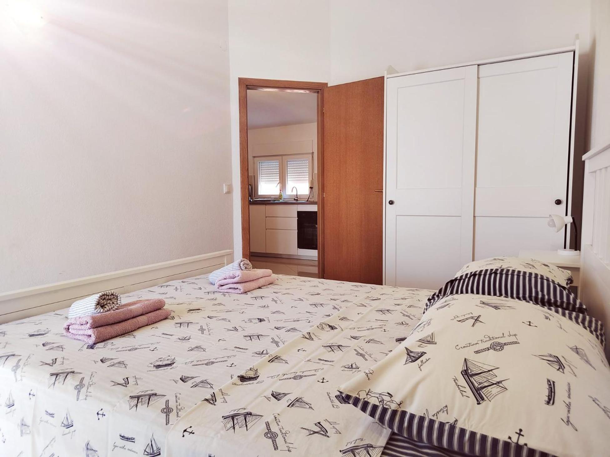 T&T Sea View Apartments Трогир Екстериор снимка