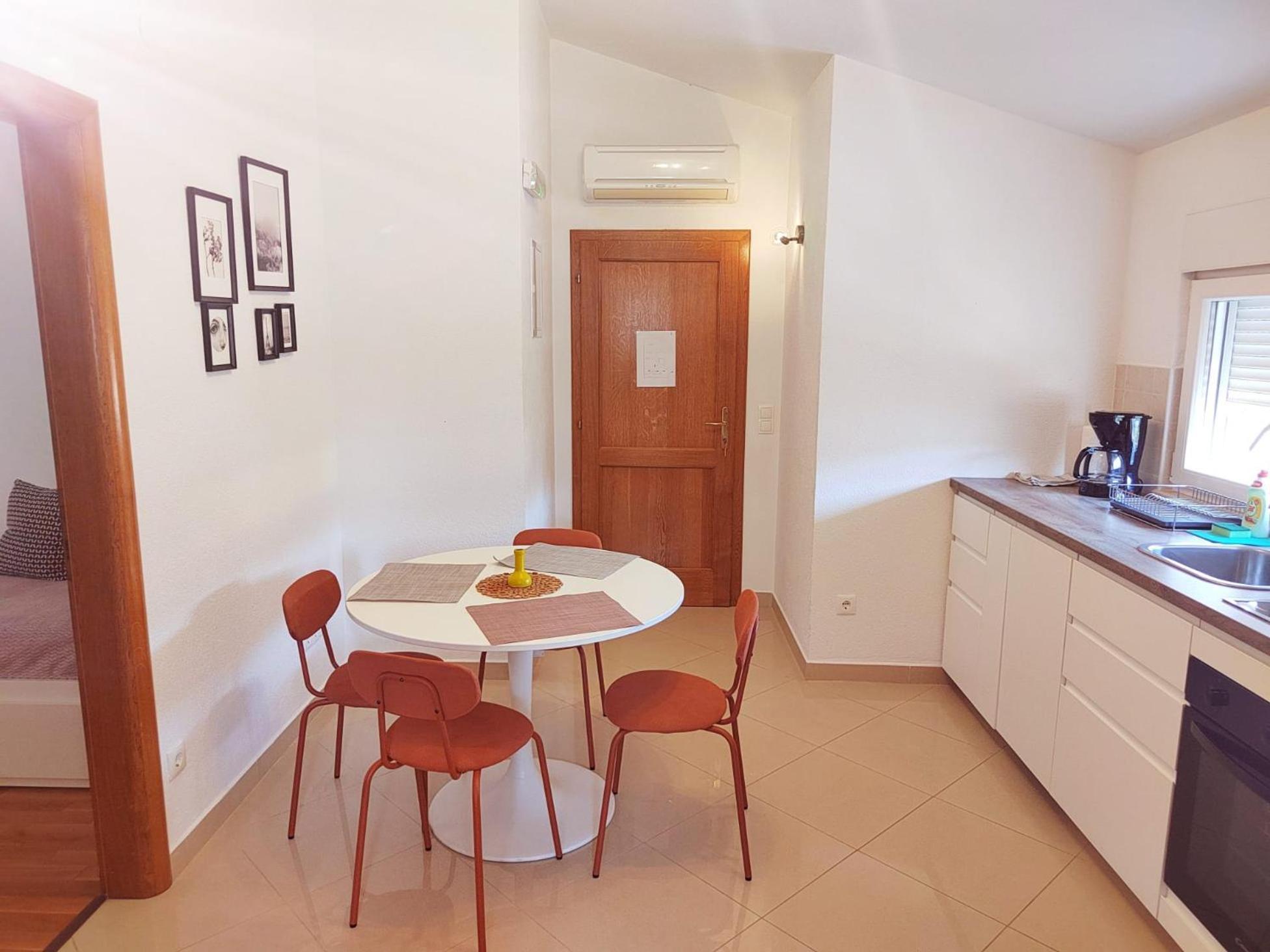 T&T Sea View Apartments Трогир Екстериор снимка