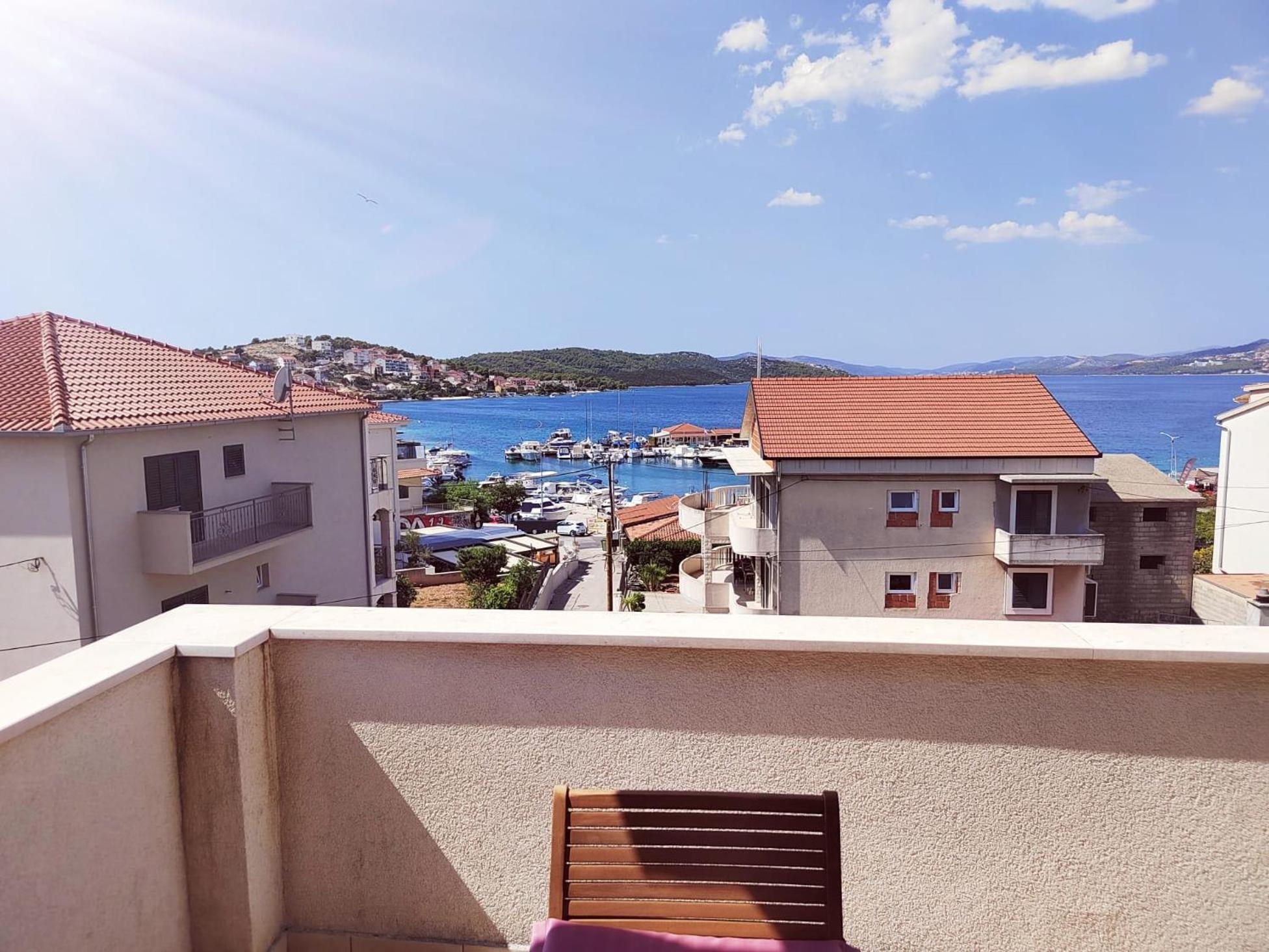 T&T Sea View Apartments Трогир Екстериор снимка