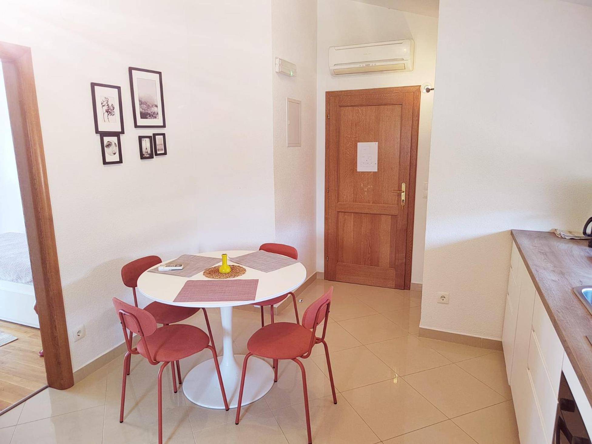 T&T Sea View Apartments Трогир Екстериор снимка