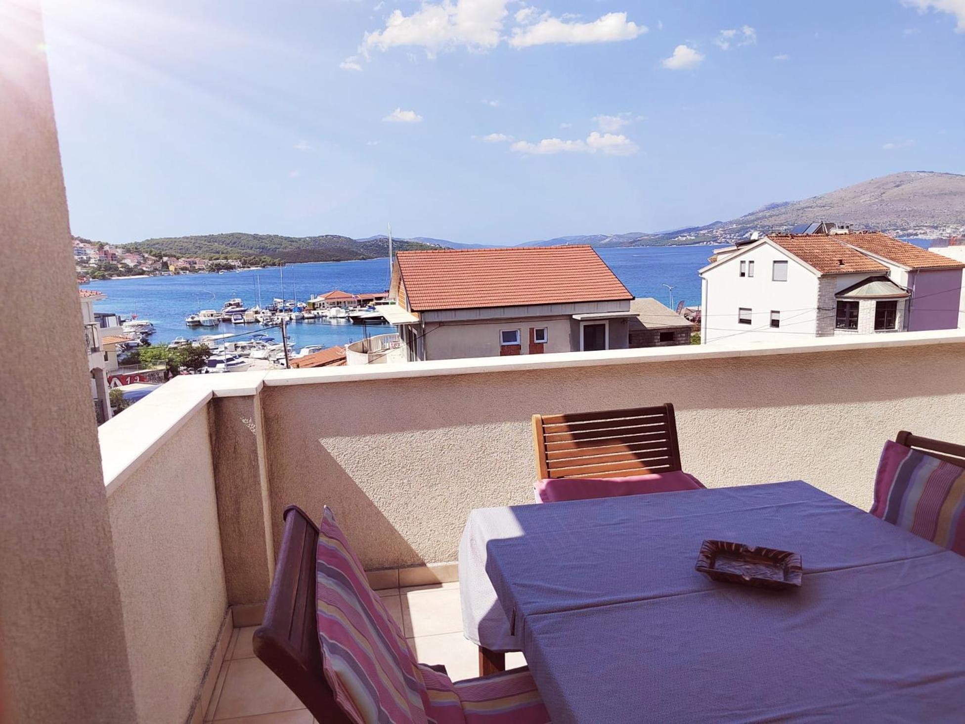 T&T Sea View Apartments Трогир Екстериор снимка