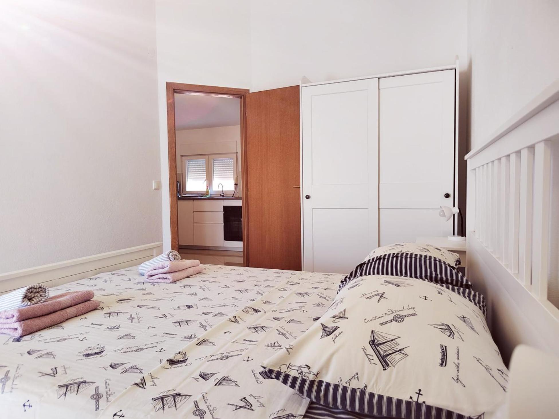 T&T Sea View Apartments Трогир Екстериор снимка