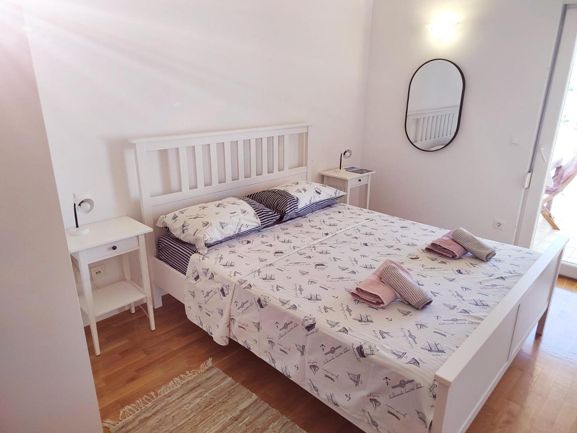 T&T Sea View Apartments Трогир Екстериор снимка