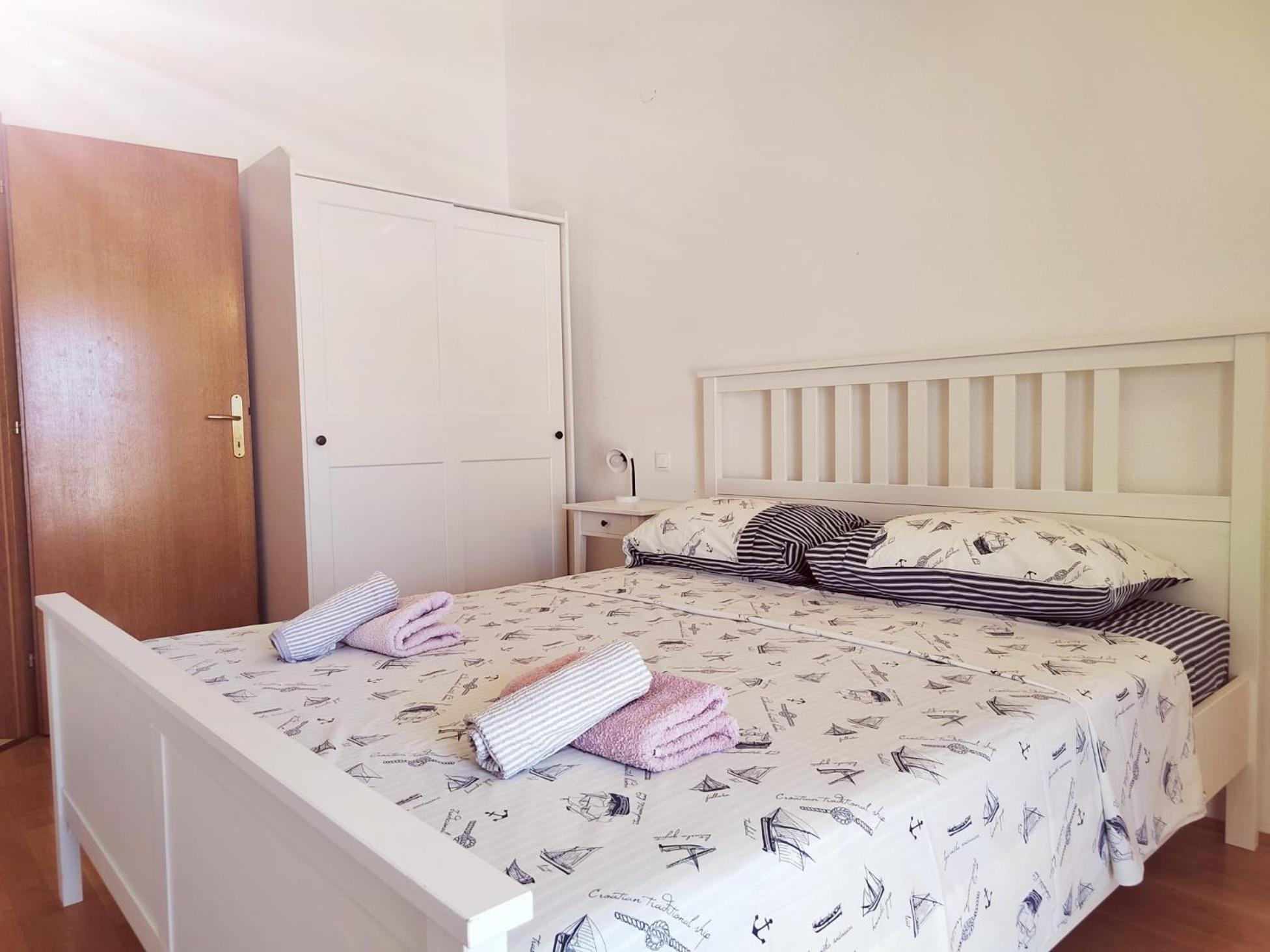 T&T Sea View Apartments Трогир Екстериор снимка