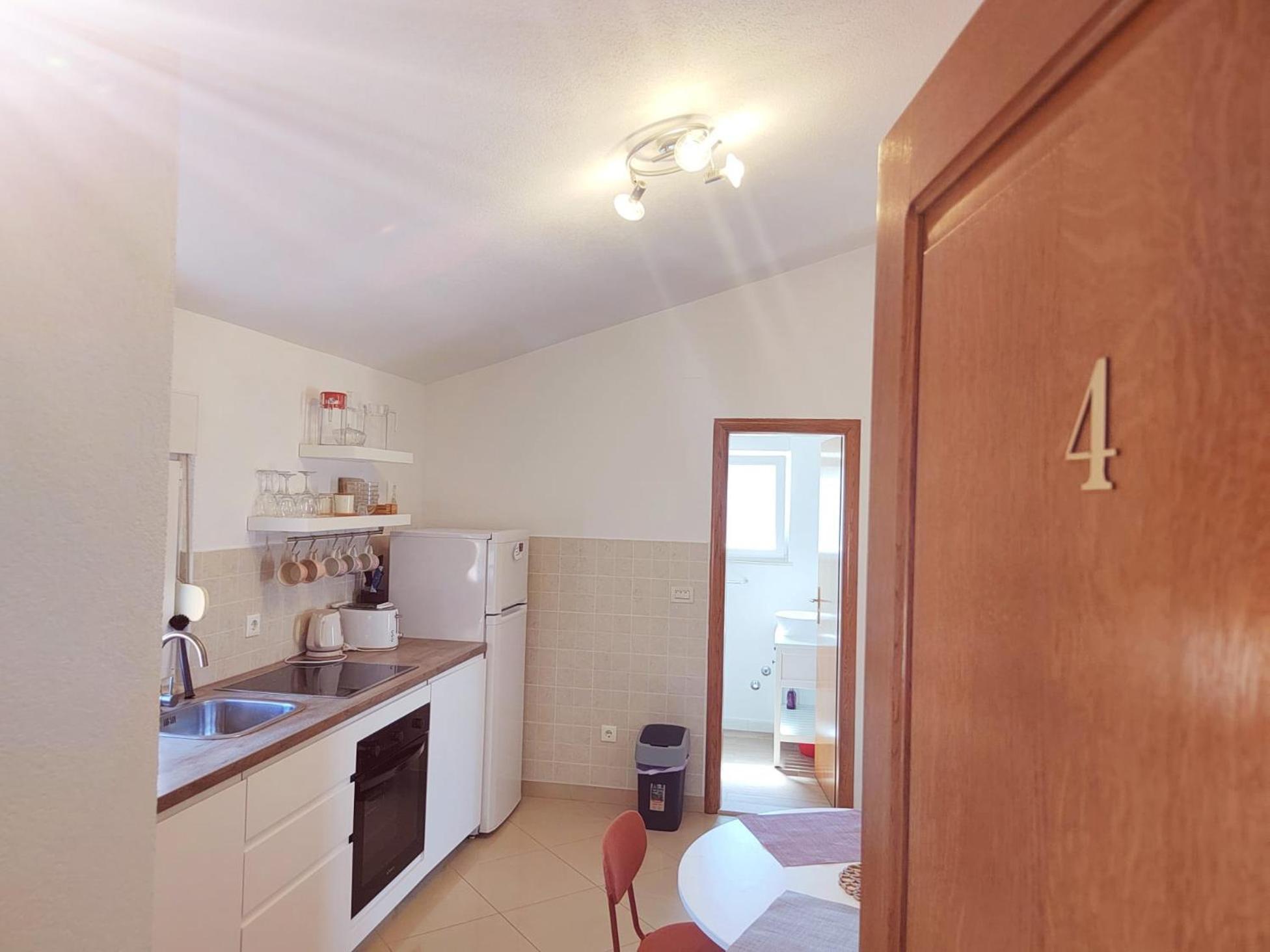 T&T Sea View Apartments Трогир Екстериор снимка