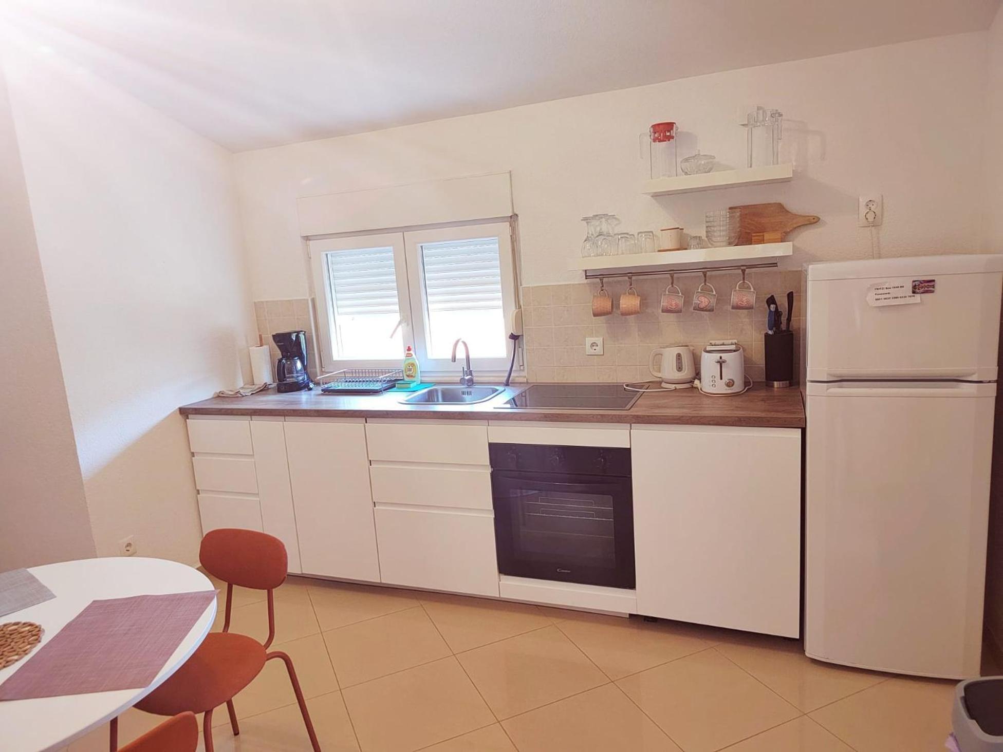 T&T Sea View Apartments Трогир Екстериор снимка
