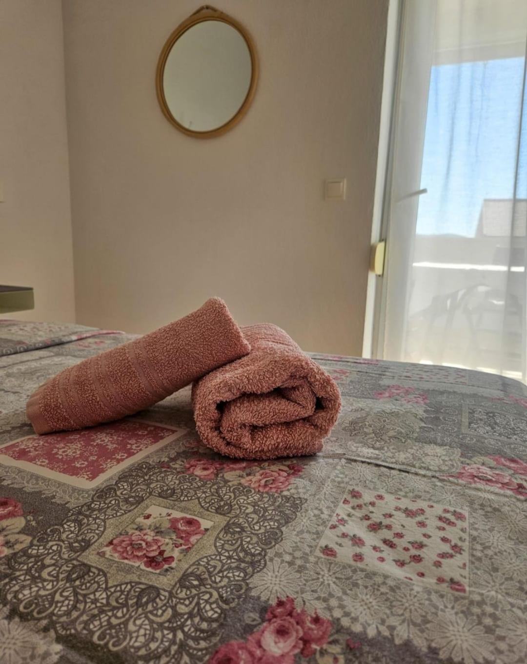 T&T Sea View Apartments Трогир Екстериор снимка