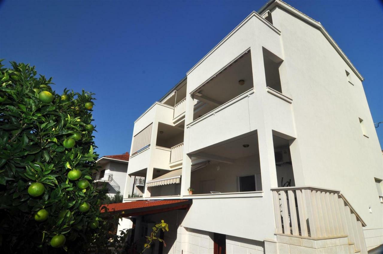 T&T Sea View Apartments Трогир Екстериор снимка