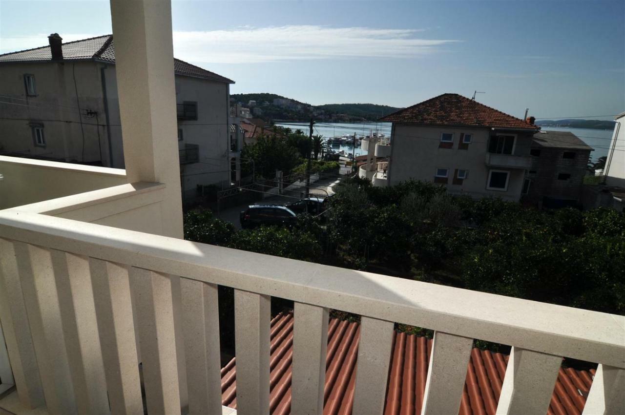 T&T Sea View Apartments Трогир Екстериор снимка